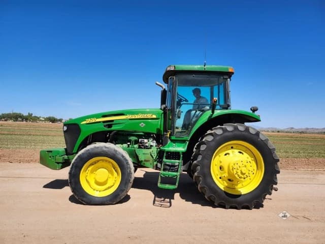 Image of John Deere 7820 equipment image 1