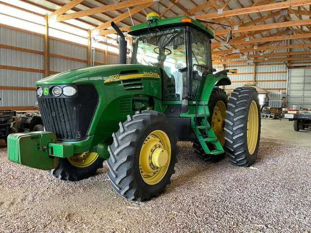 Image of John Deere 7820 equipment image 1