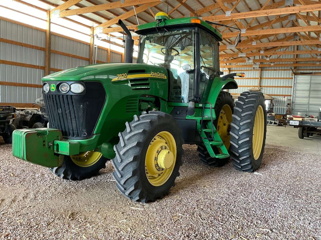 Image of John Deere 7820 Primary image