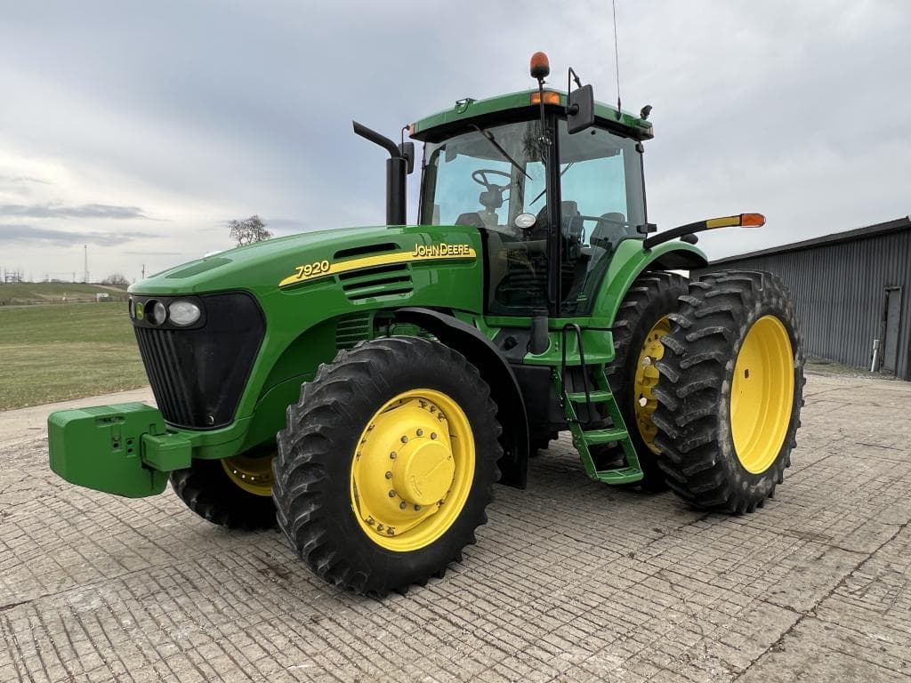 Image of John Deere 7920 Primary image