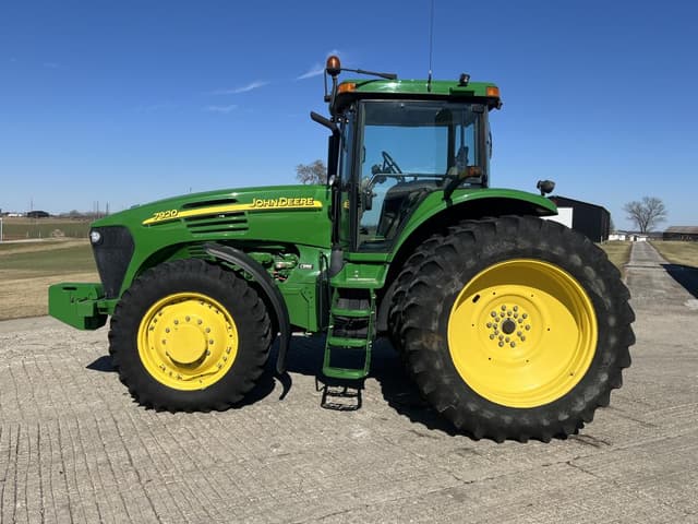 Image of John Deere 7920 equipment image 2