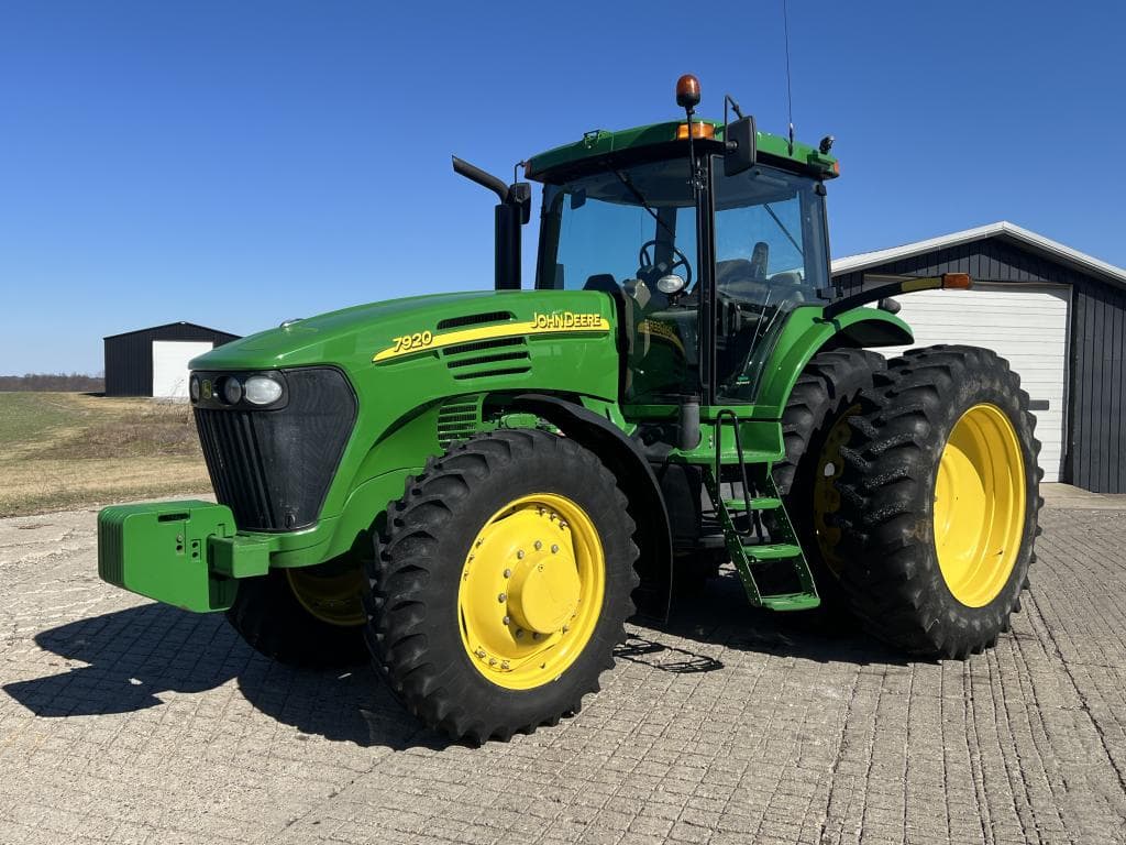 Image of John Deere 7920 Primary image