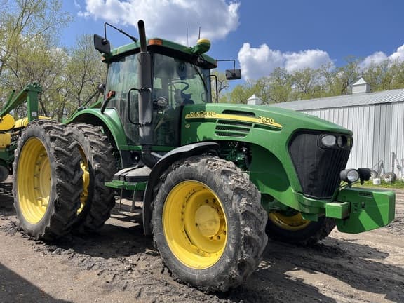 Image of John Deere 7920 equipment image 1