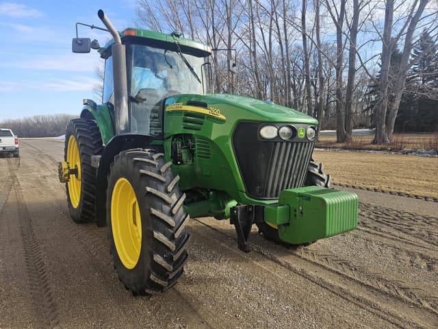 Image of John Deere 7920 equipment image 1