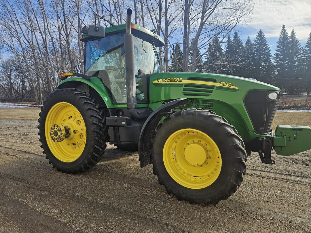 Image of John Deere 7920 Primary image