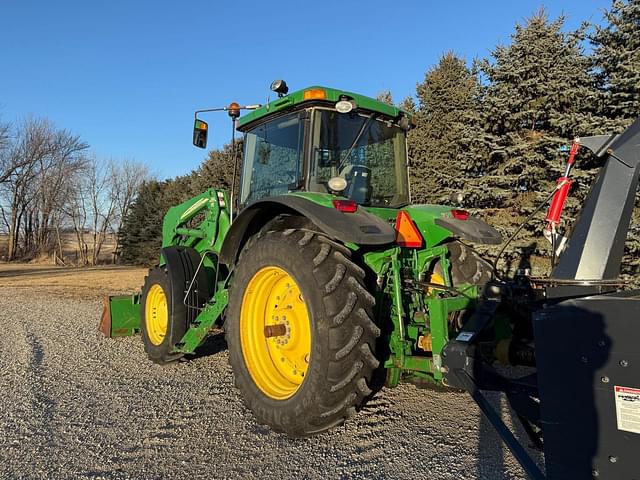 Image of John Deere 7920 equipment image 2