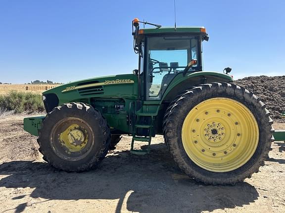 Image of John Deere 7920 equipment image 2