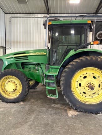 Image of John Deere 7920 equipment image 1