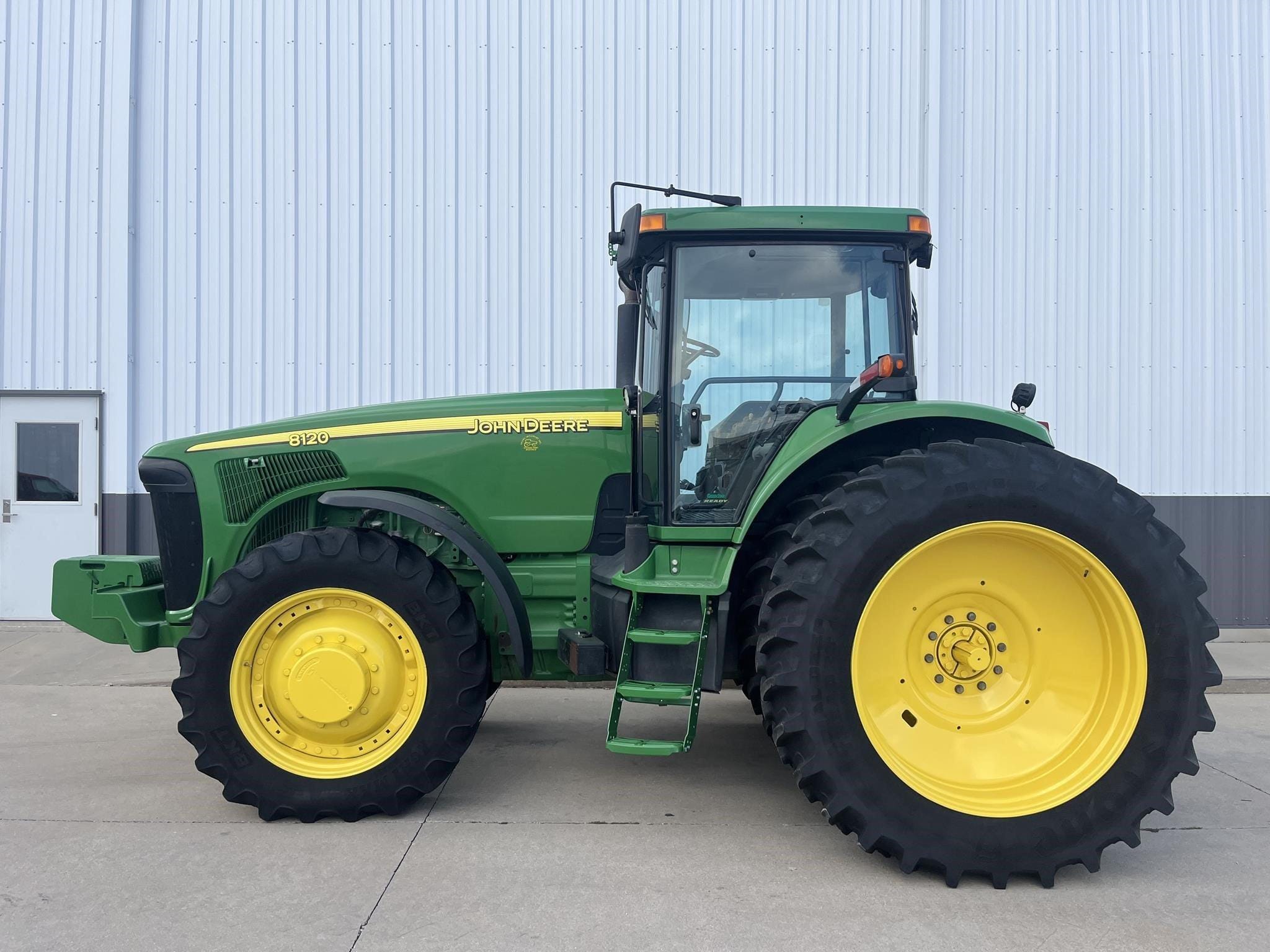 2004 John Deere 8120 Equipment Image0