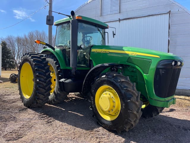 Image of John Deere 8120 equipment image 1