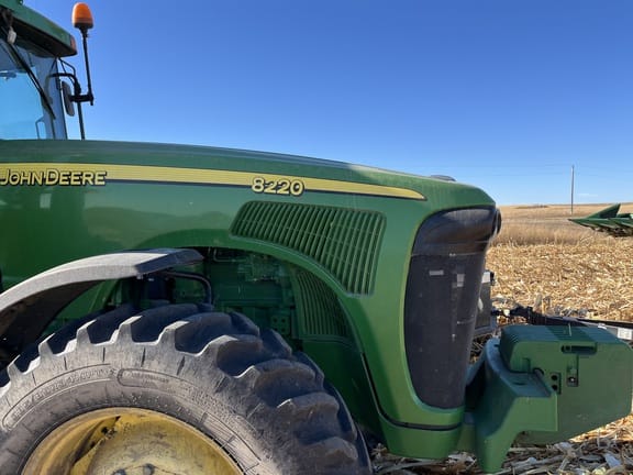 Main image John Deere 8220