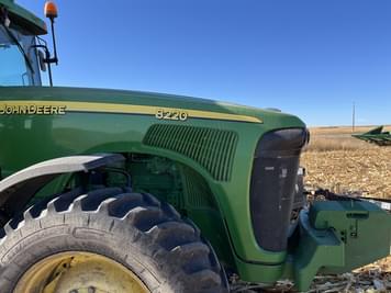 Main image John Deere 8220