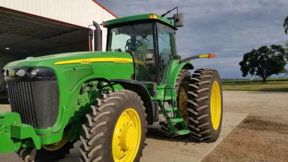 Image of John Deere 8220 Image 0