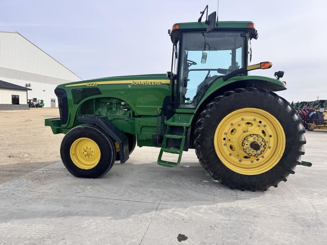 Image of John Deere 8220 equipment image 4