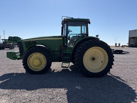 Image of John Deere 8220 equipment image 1