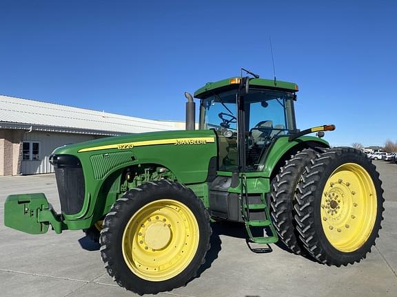 Image of John Deere 8220 Primary image