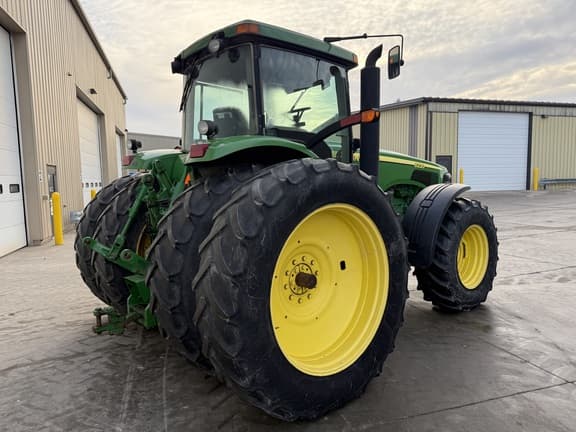 Image of John Deere 8220 equipment image 2