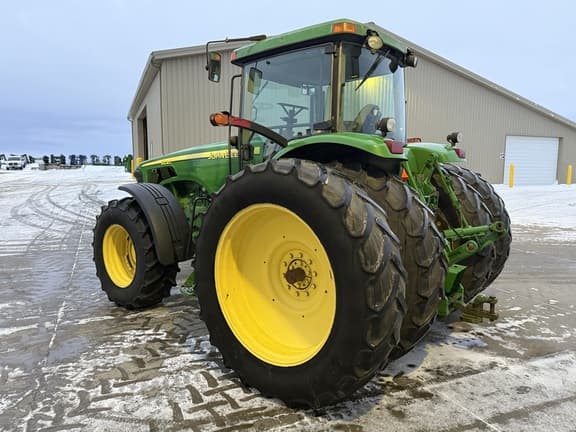 Image of John Deere 8220 equipment image 4