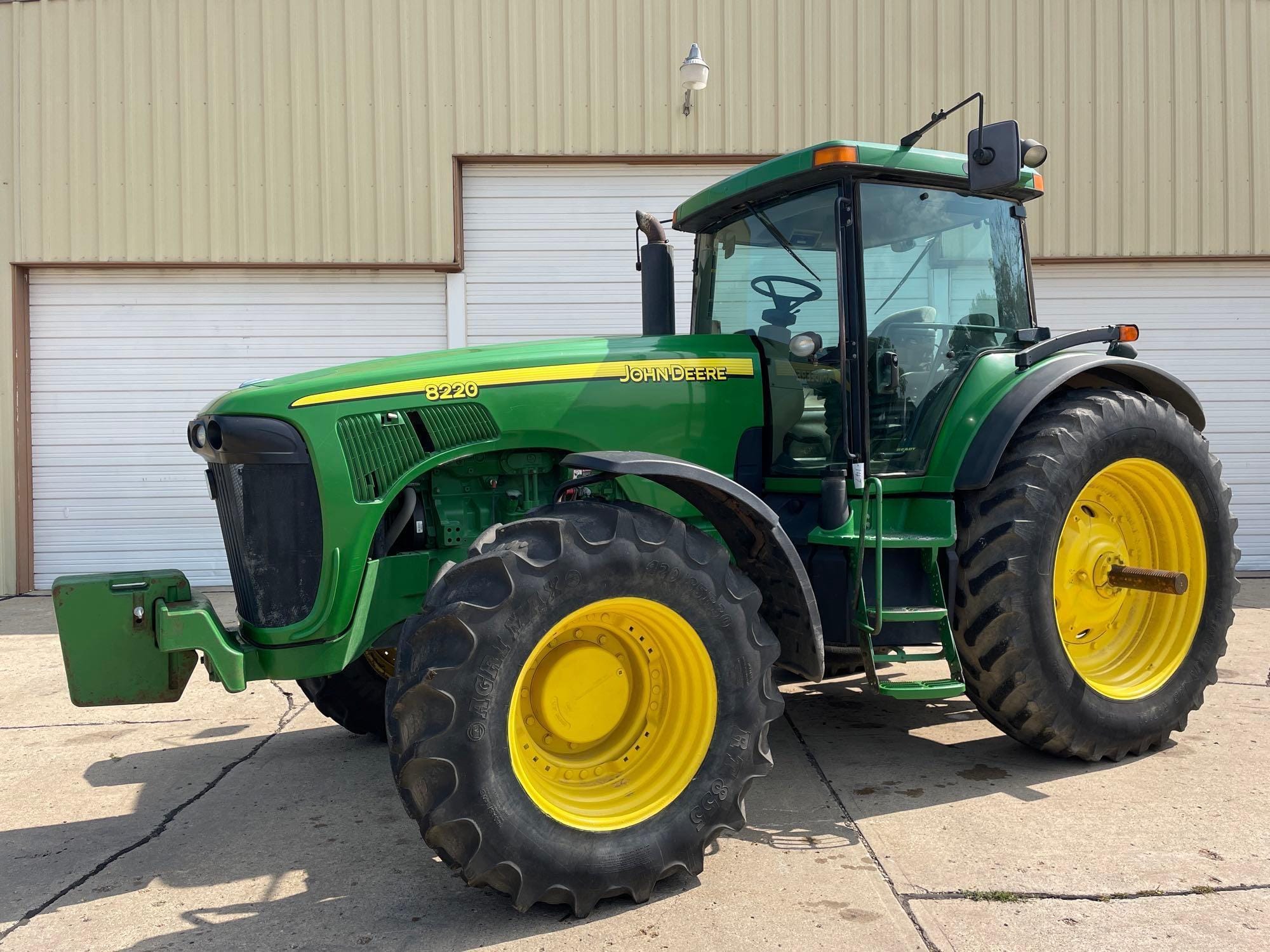 Main image John Deere 8220