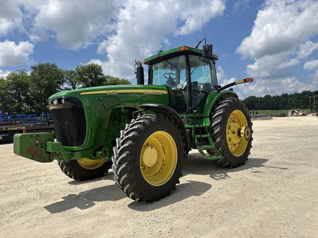 Image of John Deere 8320 equipment image 2