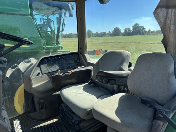 Image of John Deere 8320 equipment image 3