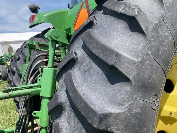 Image of John Deere 8320 equipment image 3