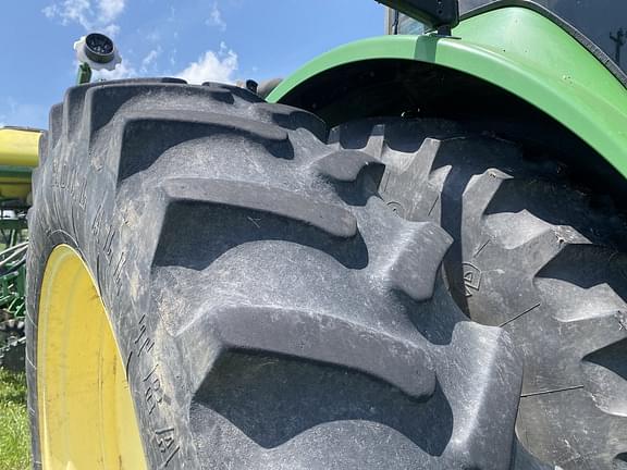 Image of John Deere 8320 equipment image 4