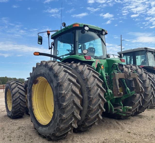 Image of John Deere 8320 equipment image 4