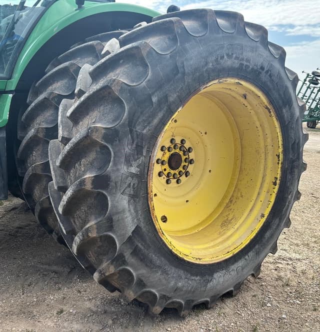 Image of John Deere 8320 equipment image 3