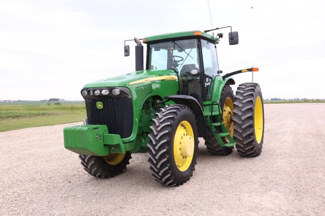 Image of John Deere 8320 equipment image 3