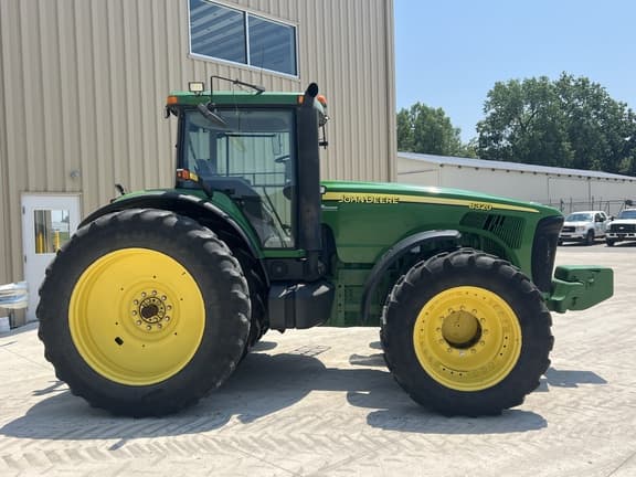 Image of John Deere 8320 equipment image 1
