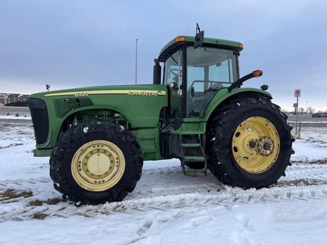 Image of John Deere 8320 equipment image 1
