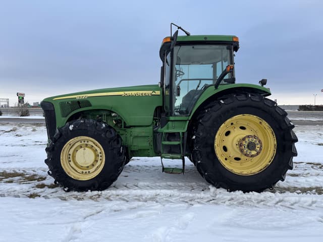 Image of John Deere 8320 equipment image 2