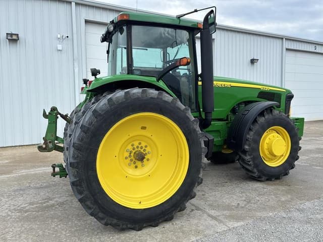 Image of John Deere 8320 equipment image 4