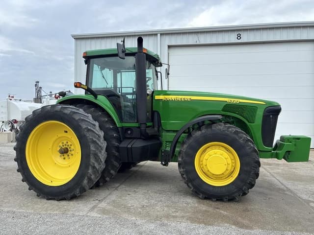 Image of John Deere 8320 equipment image 2