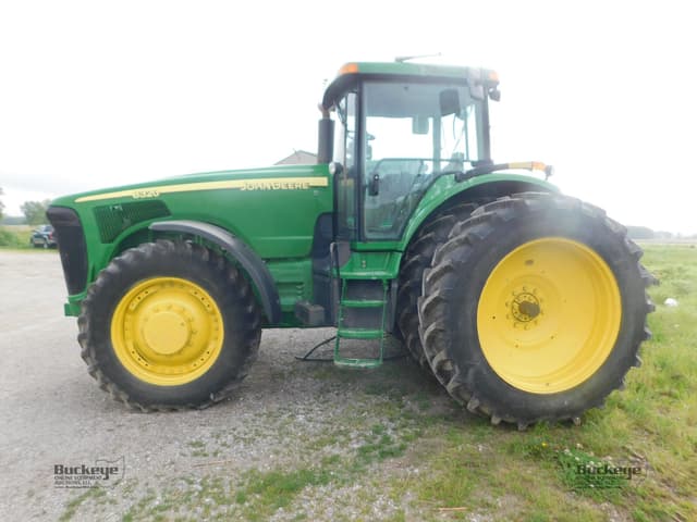 Image of John Deere 8320 equipment image 1