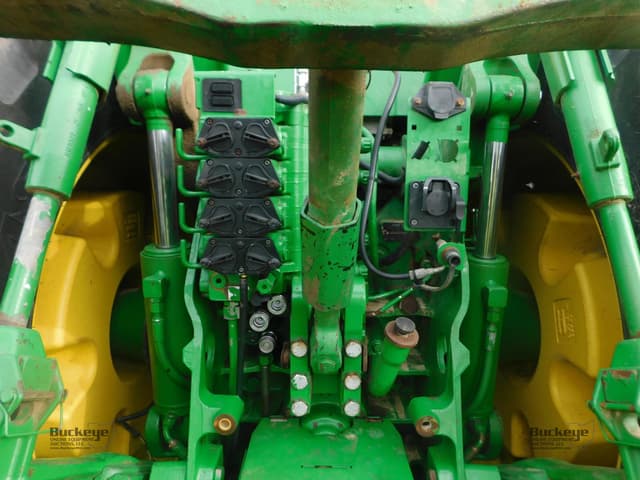 Image of John Deere 8320 equipment image 3