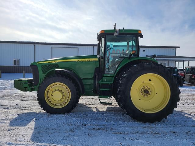 Image of John Deere 8320 equipment image 4