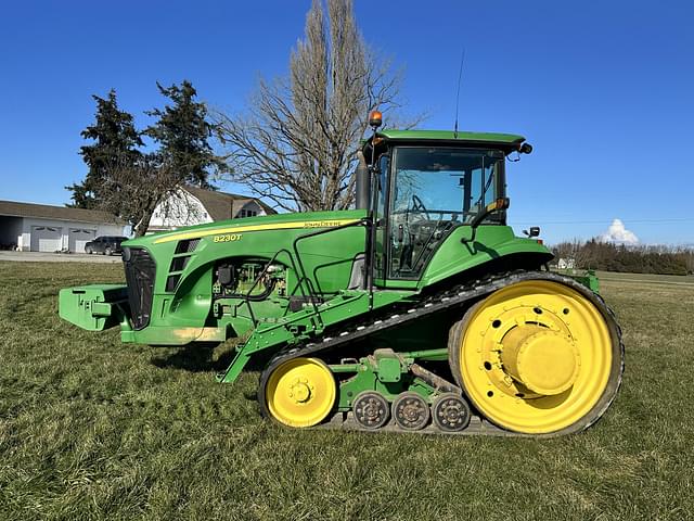 Image of John Deere 8320T equipment image 2