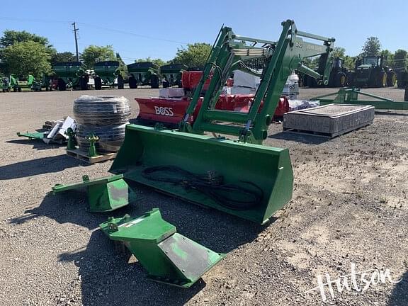 Image of John Deere 840 equipment image 1