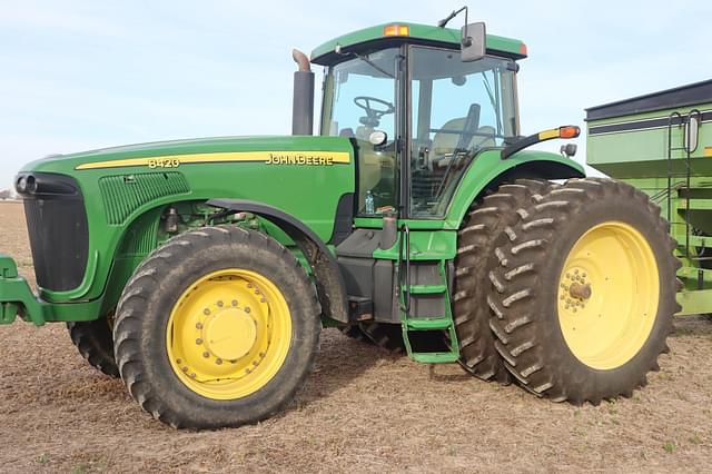 Image of John Deere 8420 equipment image 1