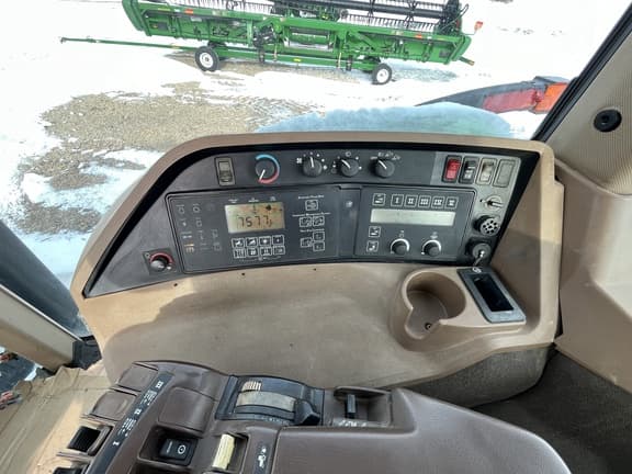 Image of John Deere 8420 equipment image 4