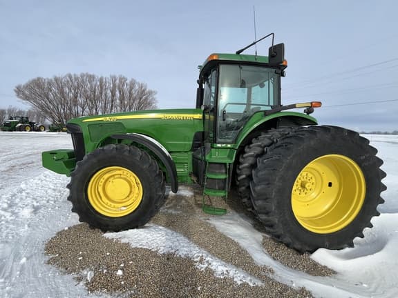 Image of John Deere 8420 equipment image 1