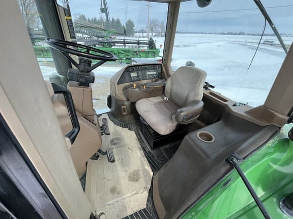 Image of John Deere 8420 equipment image 2