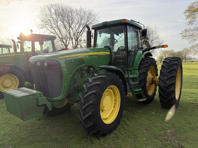 Image of John Deere 8420 equipment image 2