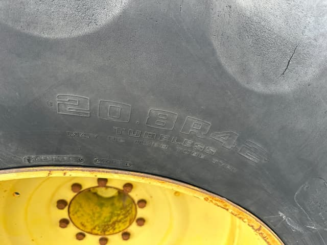 Image of John Deere 8420 equipment image 1