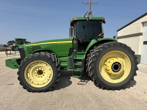 Image of John Deere 8520 equipment image 1