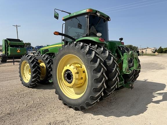 Image of John Deere 8520 equipment image 2