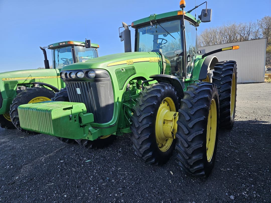 Image of John Deere 8520 Primary image