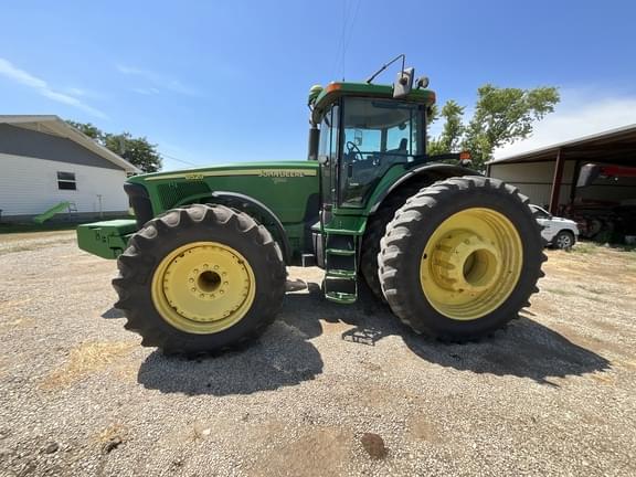 Image of John Deere 8520 equipment image 2